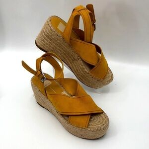 Dolce Vida Cassie Size 8.5 Honey Nubuck Vegan Leather Buckle Platform Sandals
